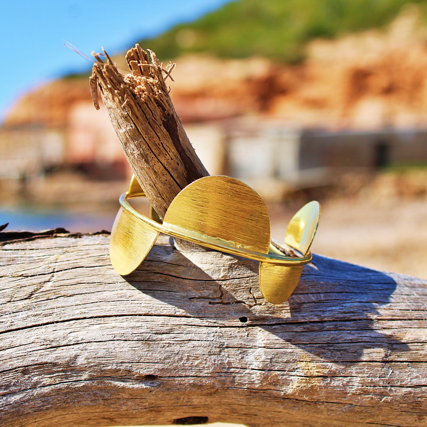Brazalete IMPERIA bañado en oro - Diseño con carácter