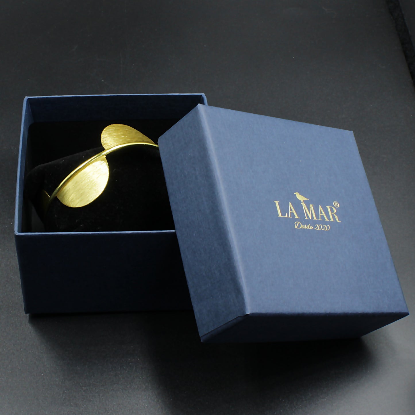 Brazalete IMPERIA bañado en oro - Diseño con carácter