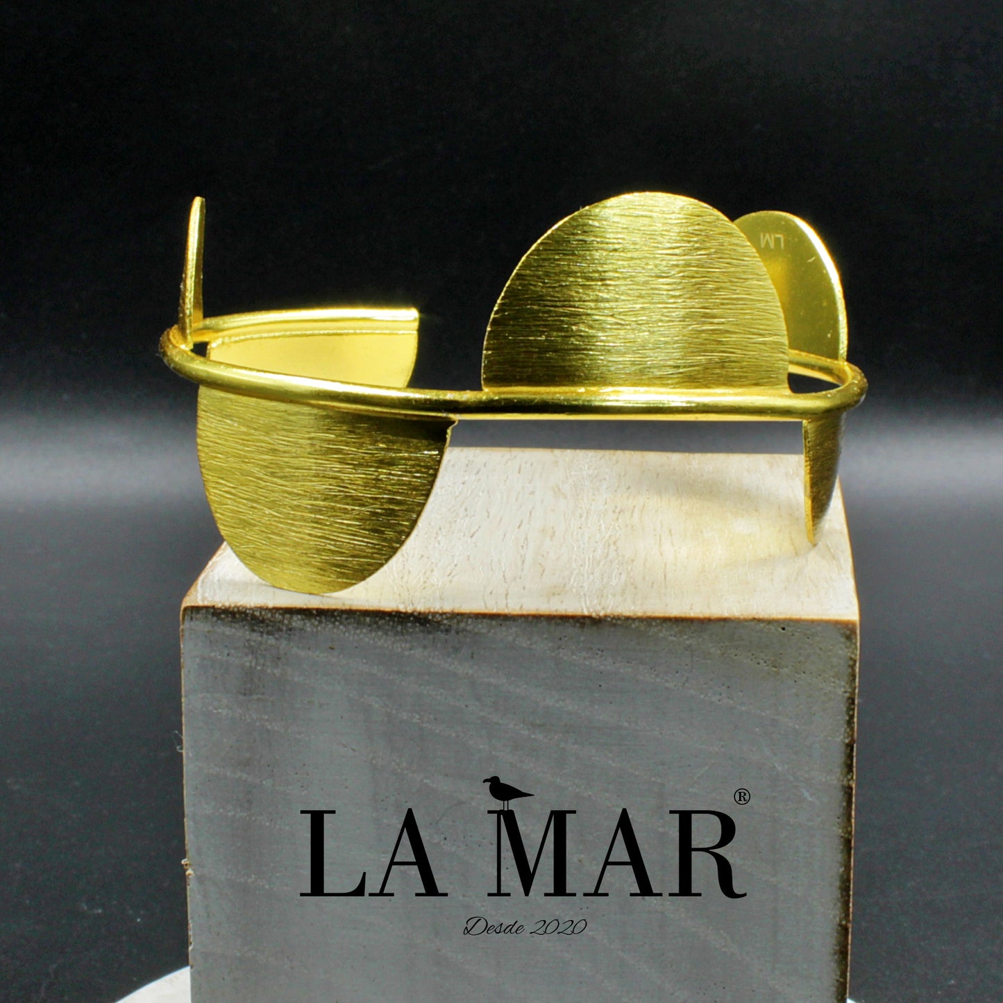 Brazalete IMPERIA bañado en oro - Diseño con carácter
