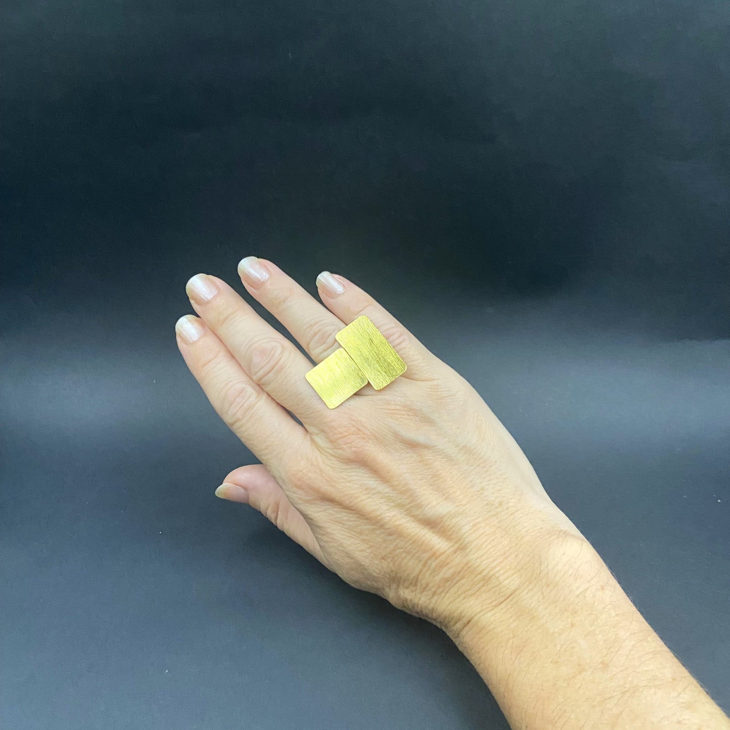 Anillo PIET bañado en oro - Diseño con carácter