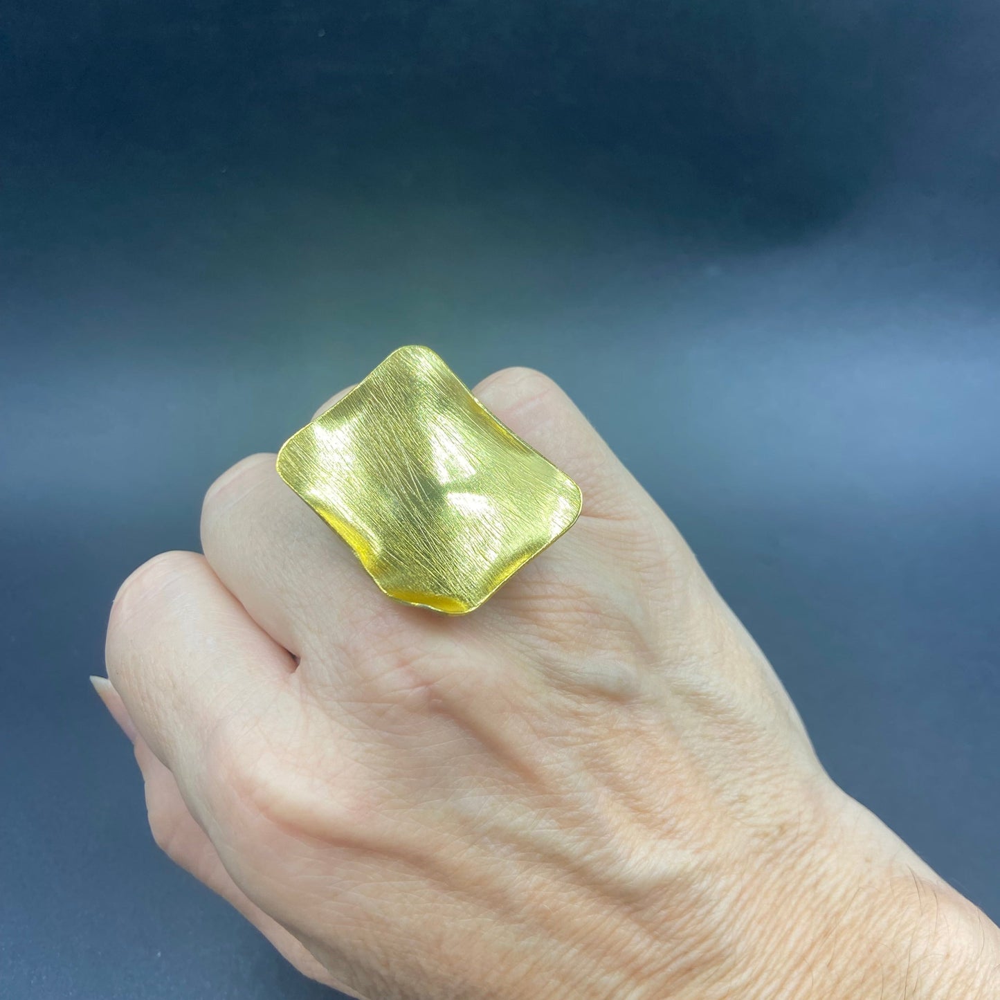 Anillo MONDRIAN bañado en oro - Diseño con carácter