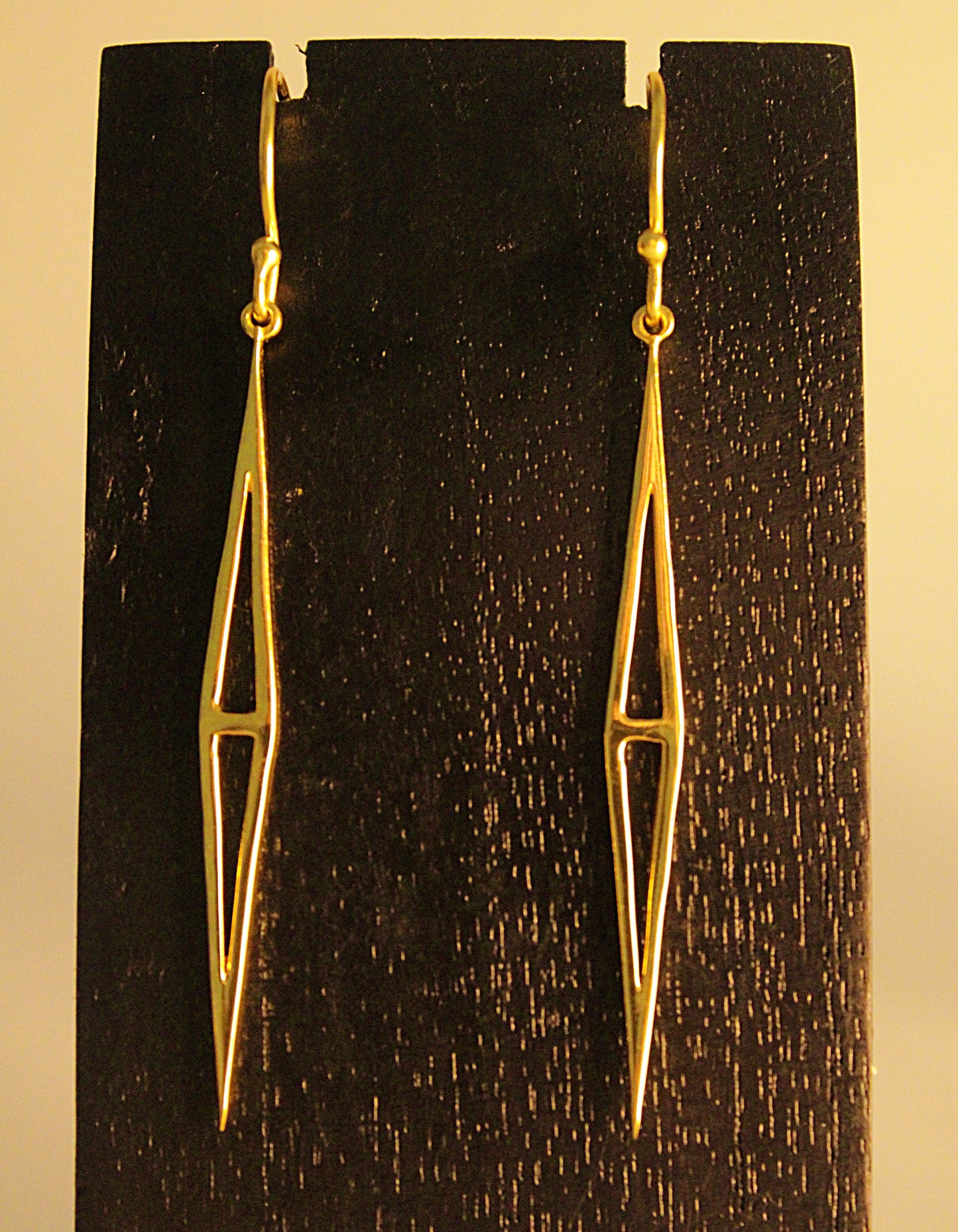 Pendientes NEEDLE bañados en oro