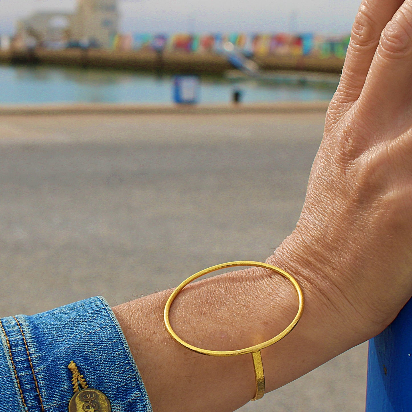 Brazalete SALERNO bañado en oro - Diseño con carácter