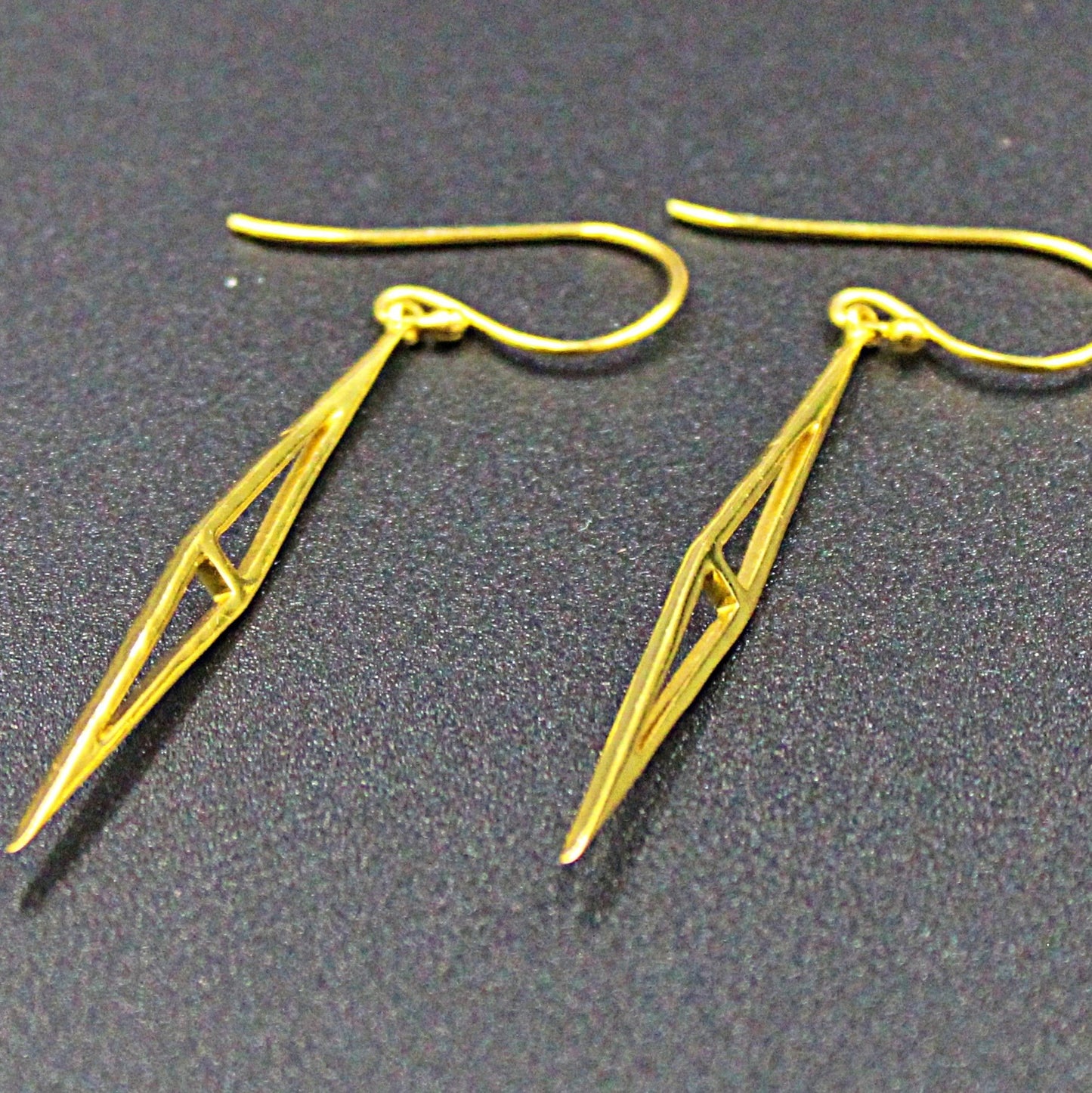 Pendientes NEEDLE bañados en oro