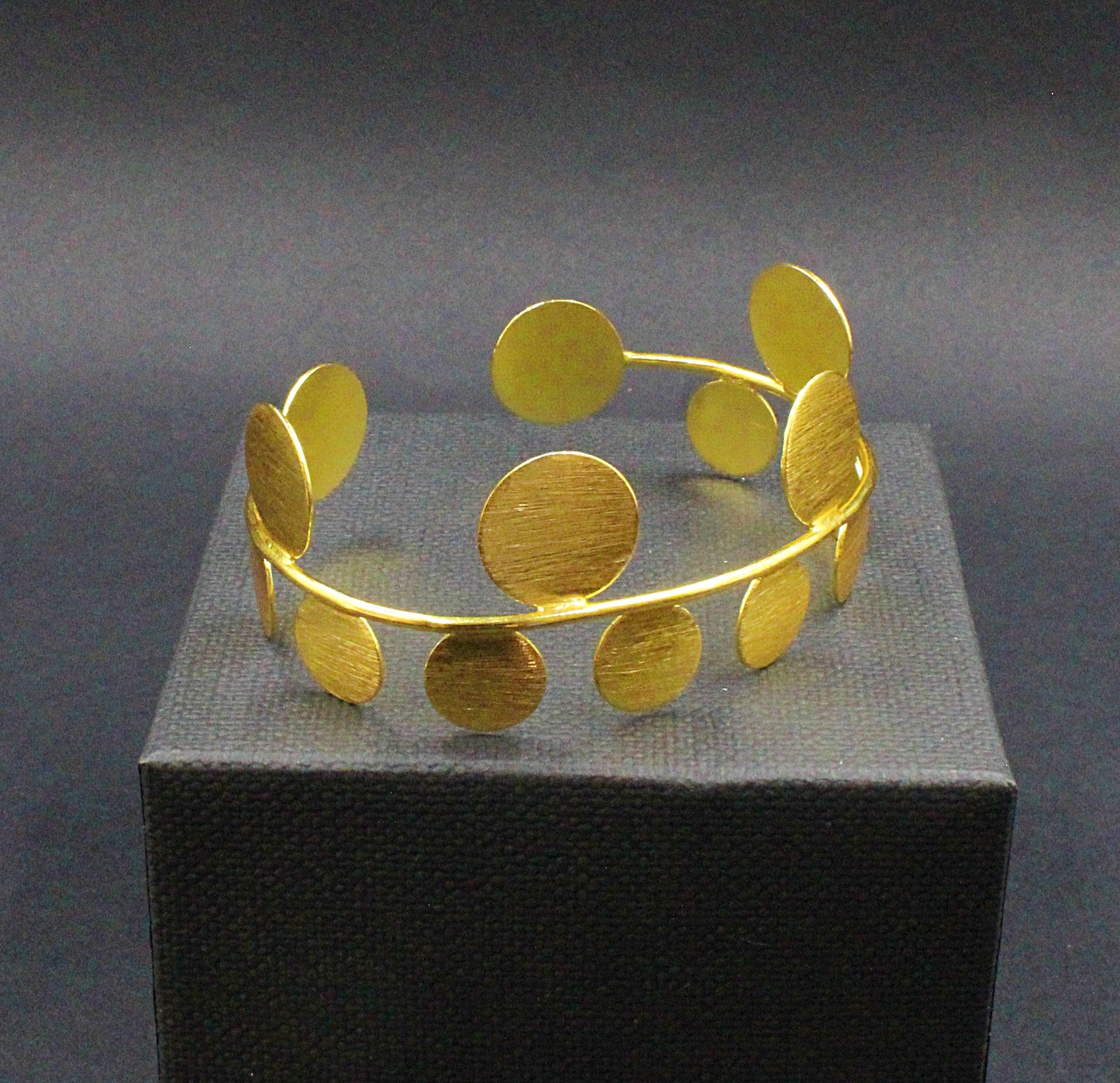 Brazalete DECO bañado en oro - Diseño con carácter