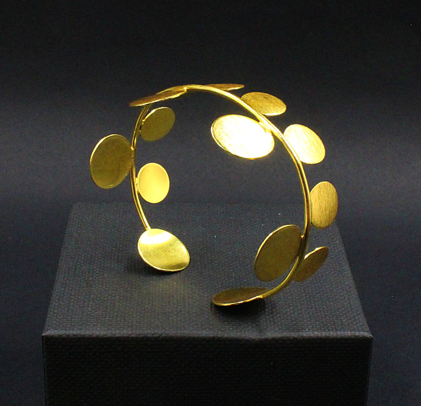 Brazalete DECO bañado en oro - Diseño con carácter