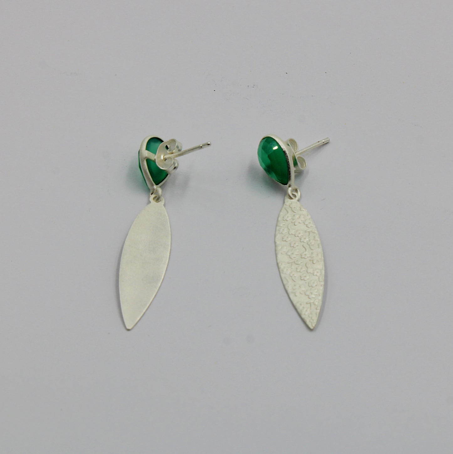 Pendientes baño de plata y piedra preciosa onix verde