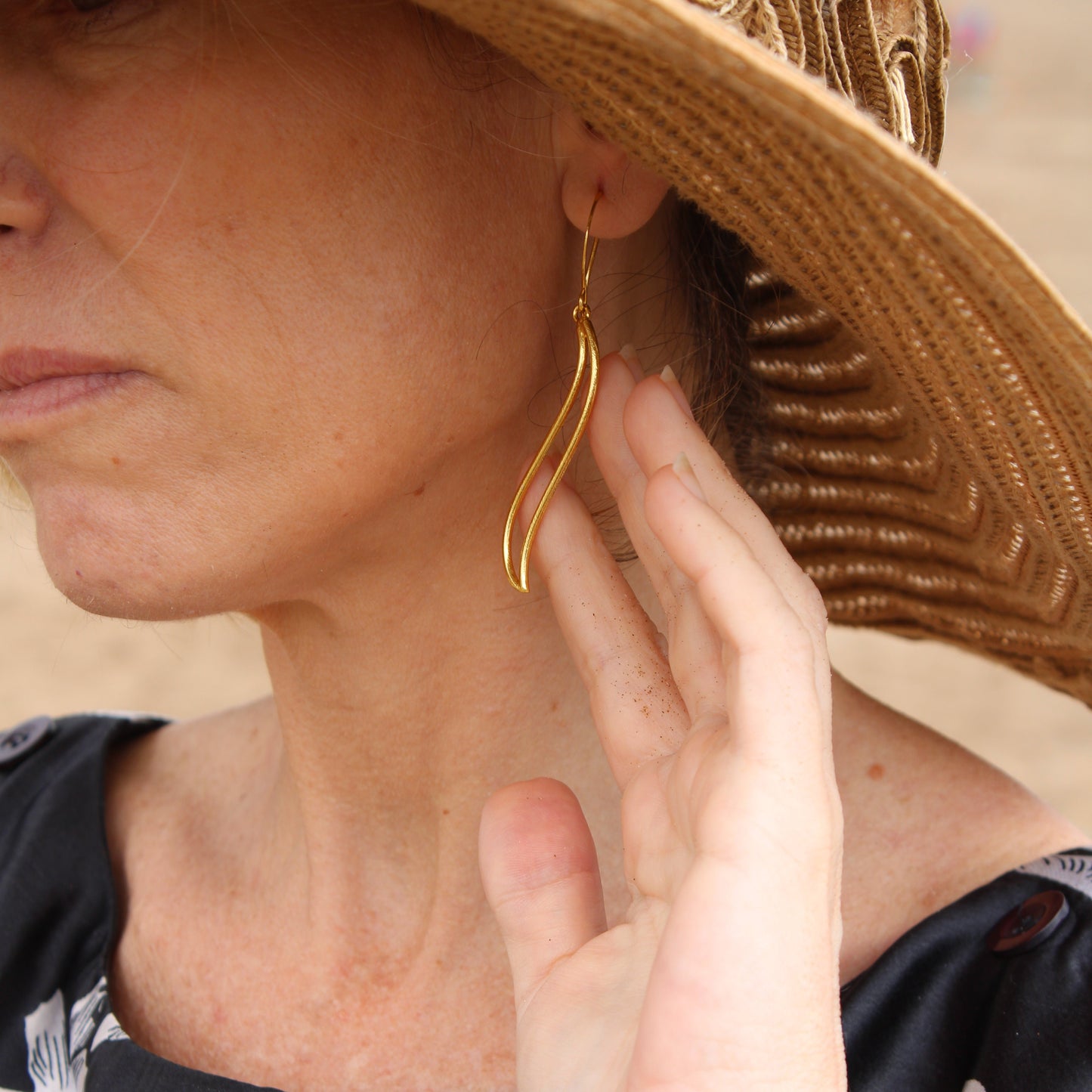 Pendientes CHIAMATE bañados en oro - Diseño con carácter