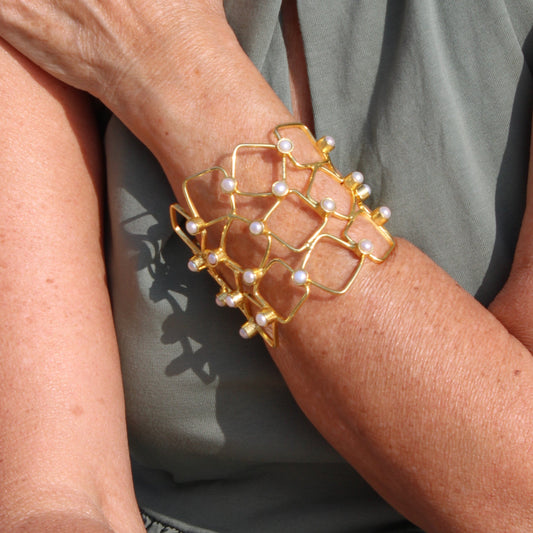 Brazalete HONEY bañado en oro - Diseño con carácter