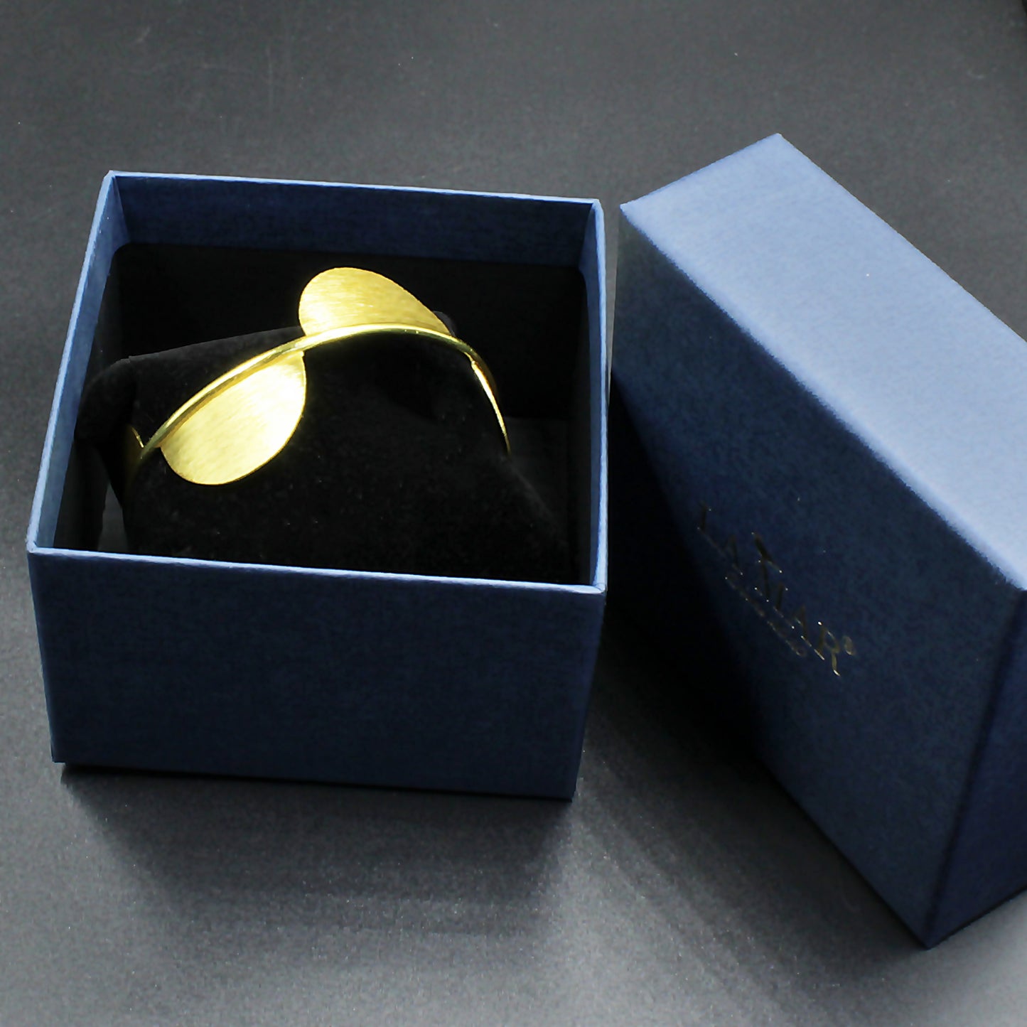 Brazalete IMPERIA bañado en oro - Diseño con carácter